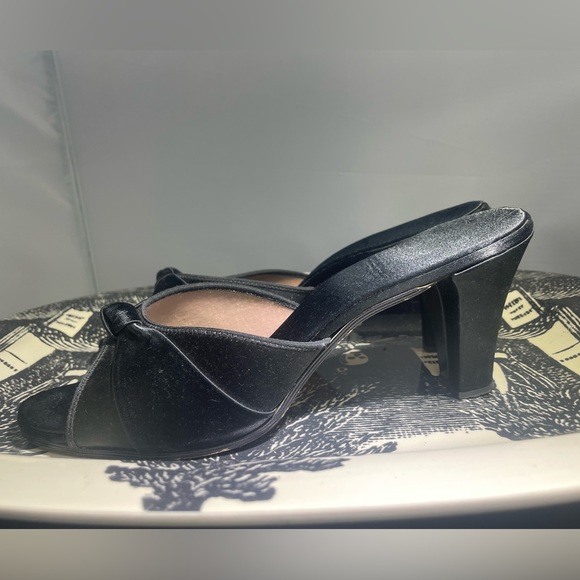π€ Daniel Green π€ Chic Black Satin Luxury Peep Toe Heel Mule Slide Boudoir 8 AA - Picture 4 of 8